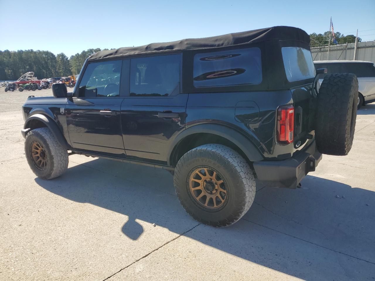 2021 Ford Bronco Base - Image 2