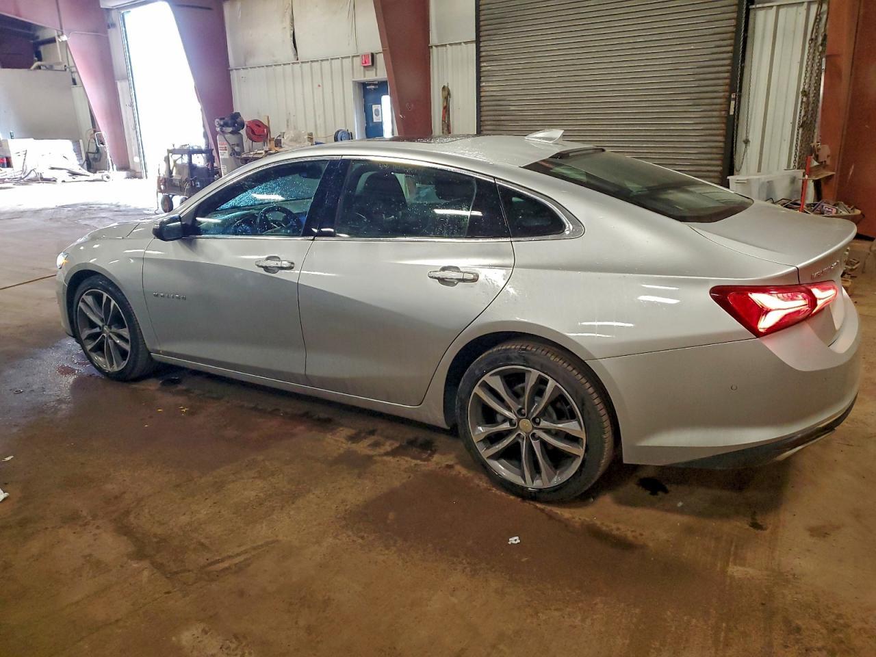 2020 Chevrolet Malibu Premier - Фото 2