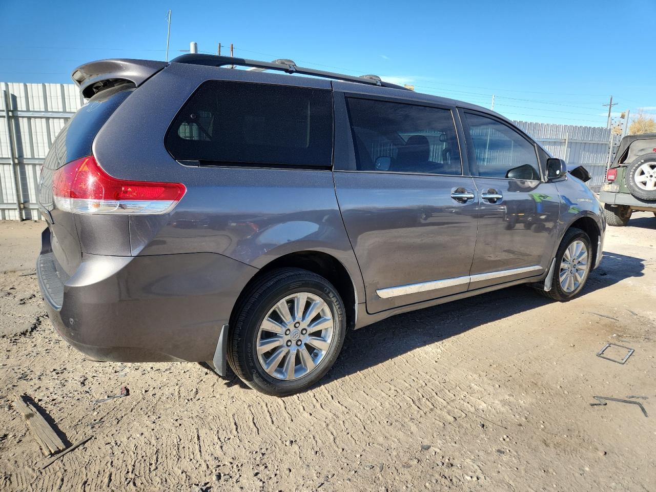 2011 Toyota Sienna Xle - Image 3