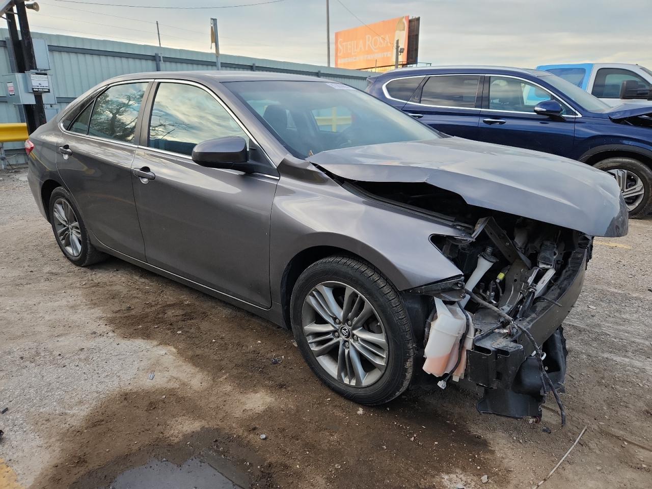 2016 Toyota Camry Se - Фото 4
