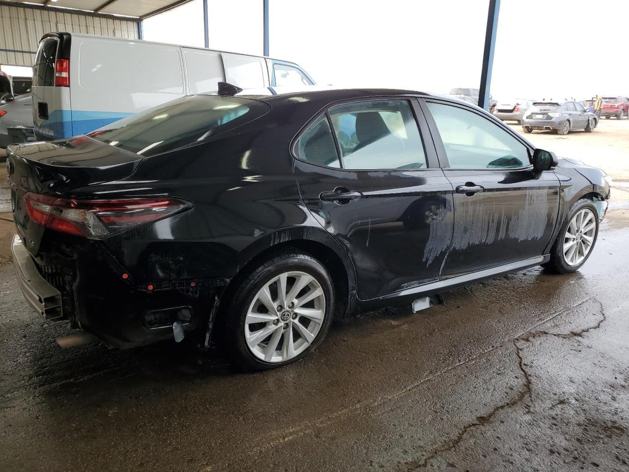 2021 Toyota Camry Le - Фото 3