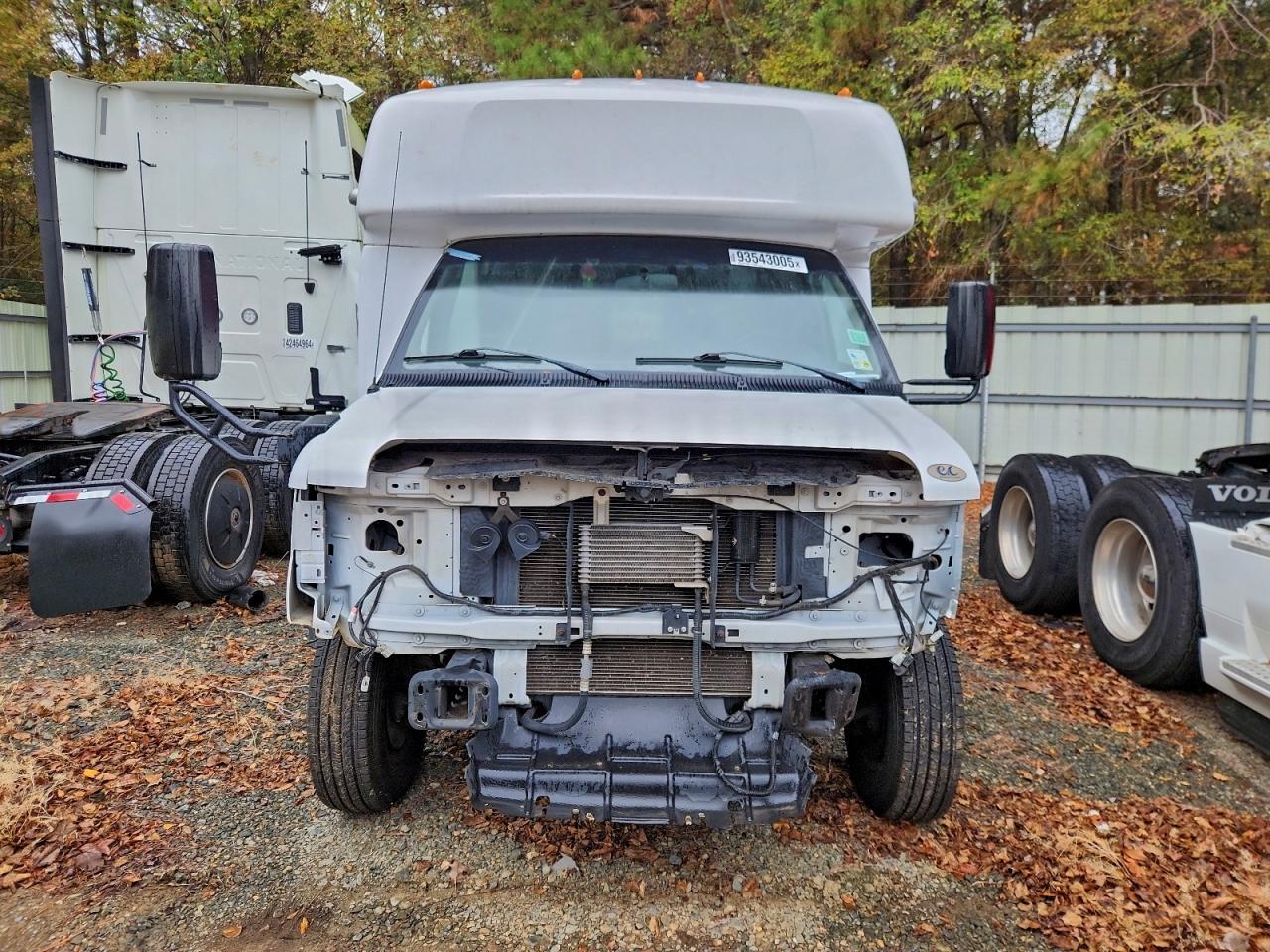 2019 Ford E350 Shuttle Bus - Image 5