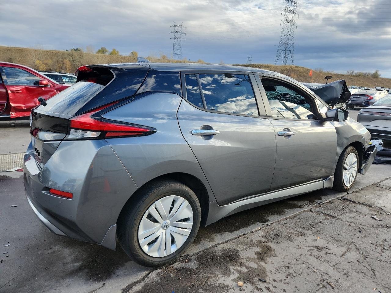 2025 Nissan Leaf S - Image 3