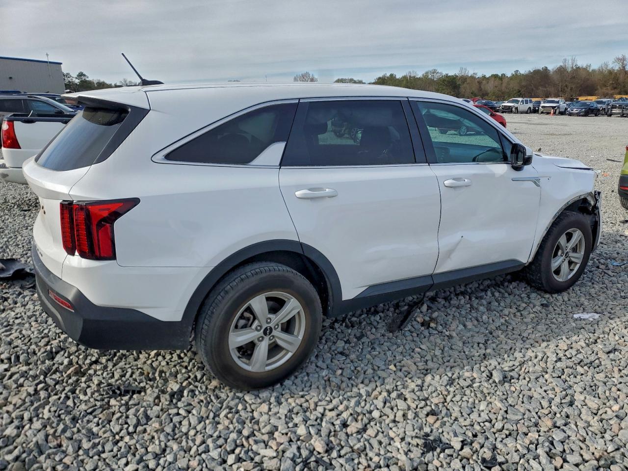 2022 Kia Sorento Lx - Image 3