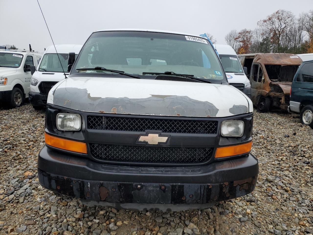 2010 Chevrolet Express G1500 - Image 5