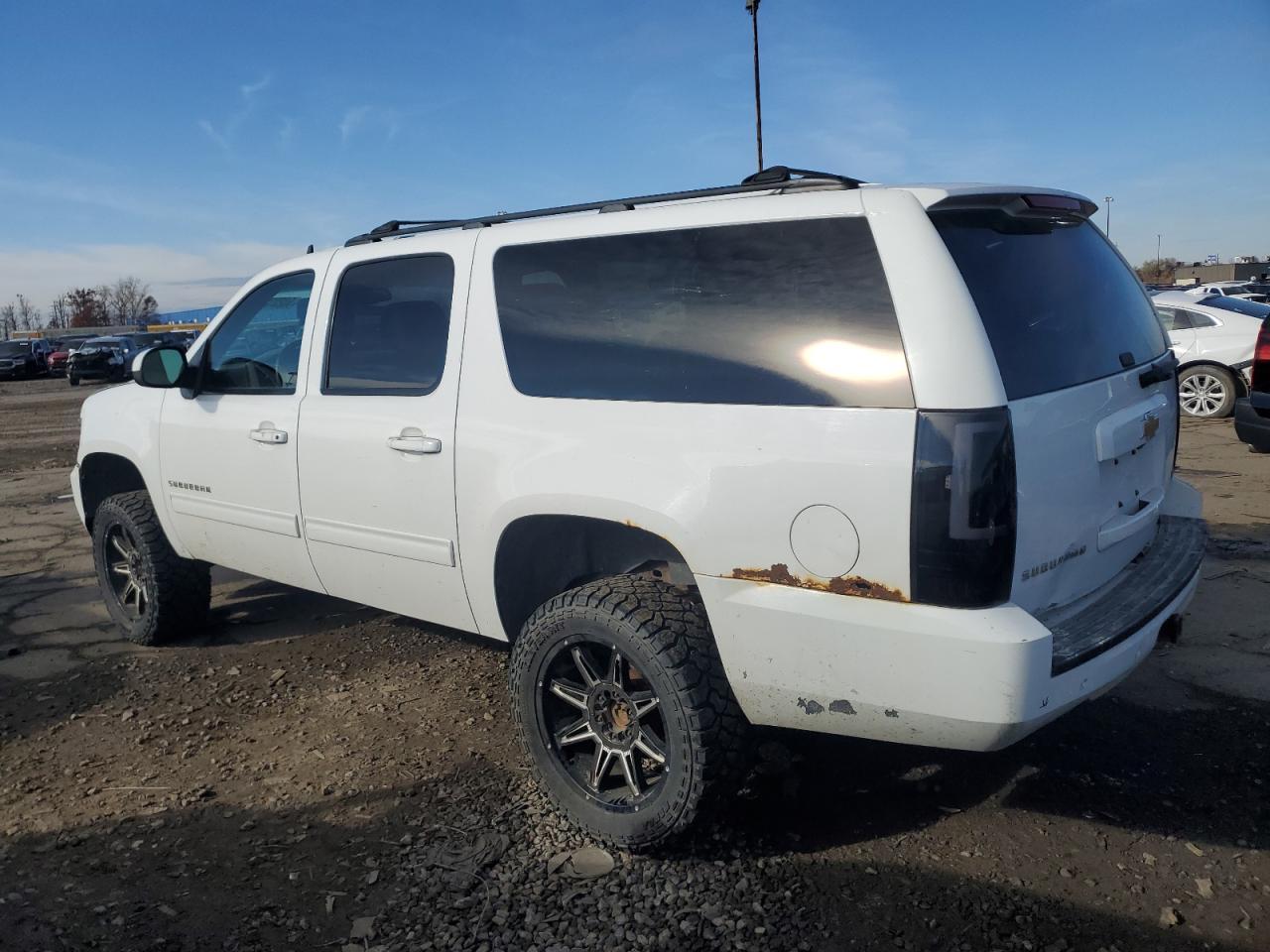 2012 Chevrolet Suburban - Фото 2