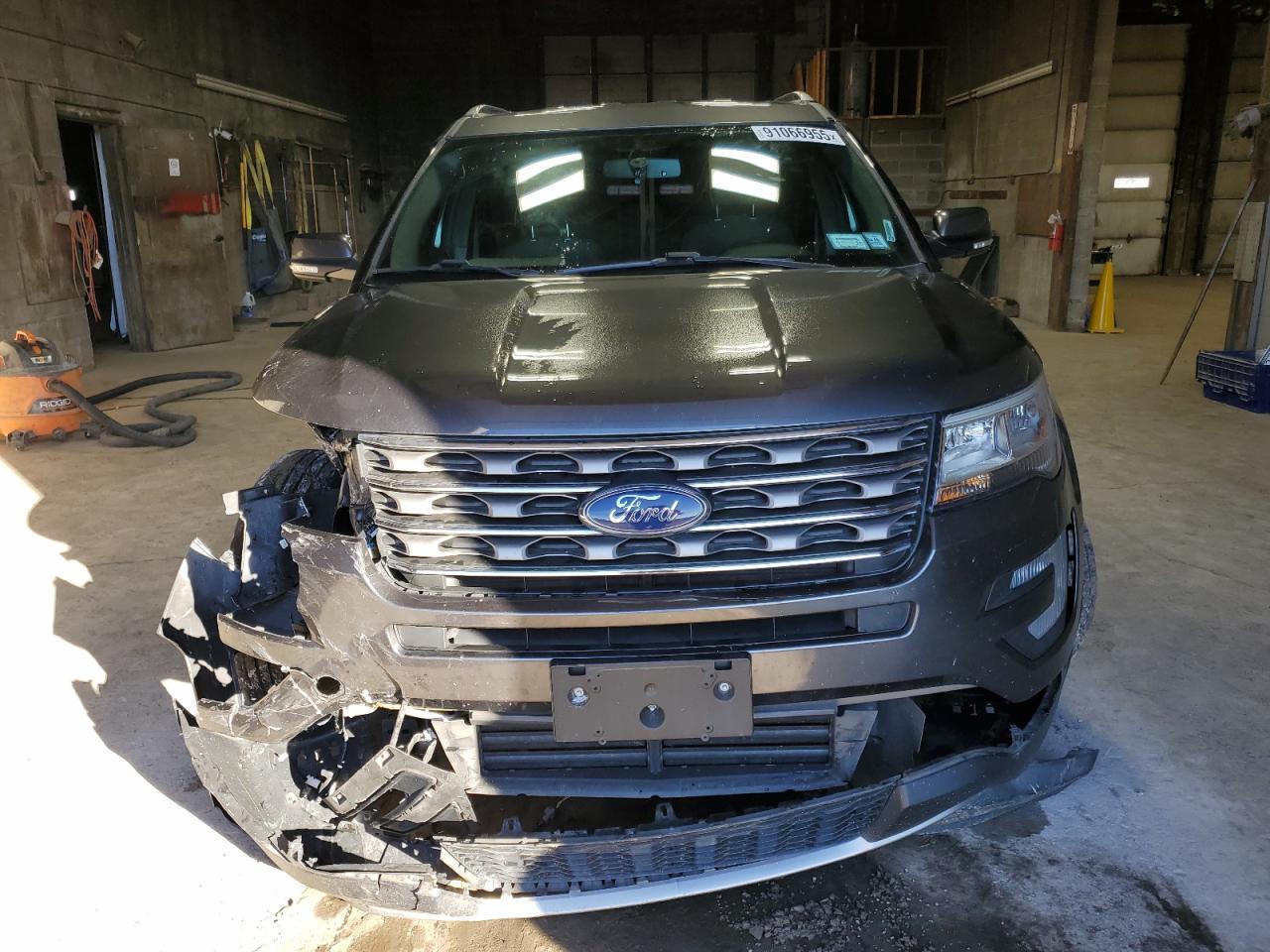 2017 Ford Explorer Xlt - Image 5