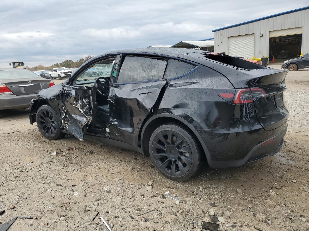 2023 Tesla Model Y - Image 2