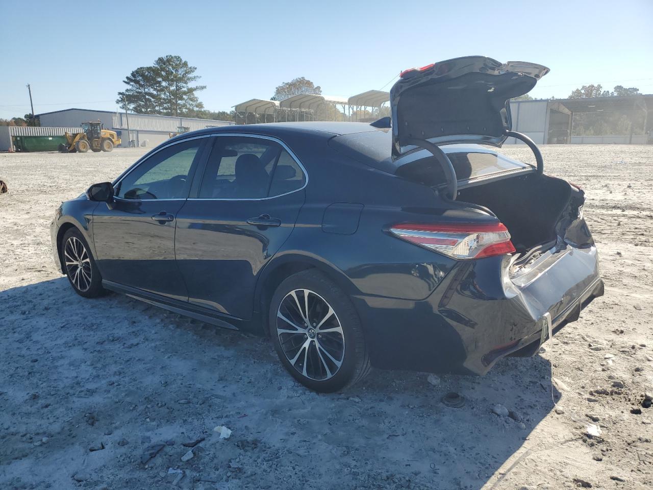 2019 Toyota Camry L - Фото 2