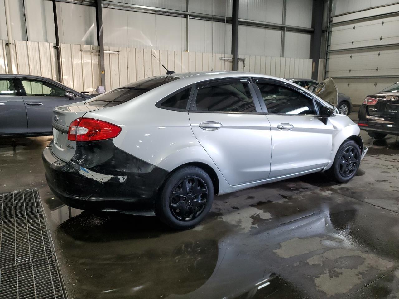 2011 Ford Fiesta S - Image 3