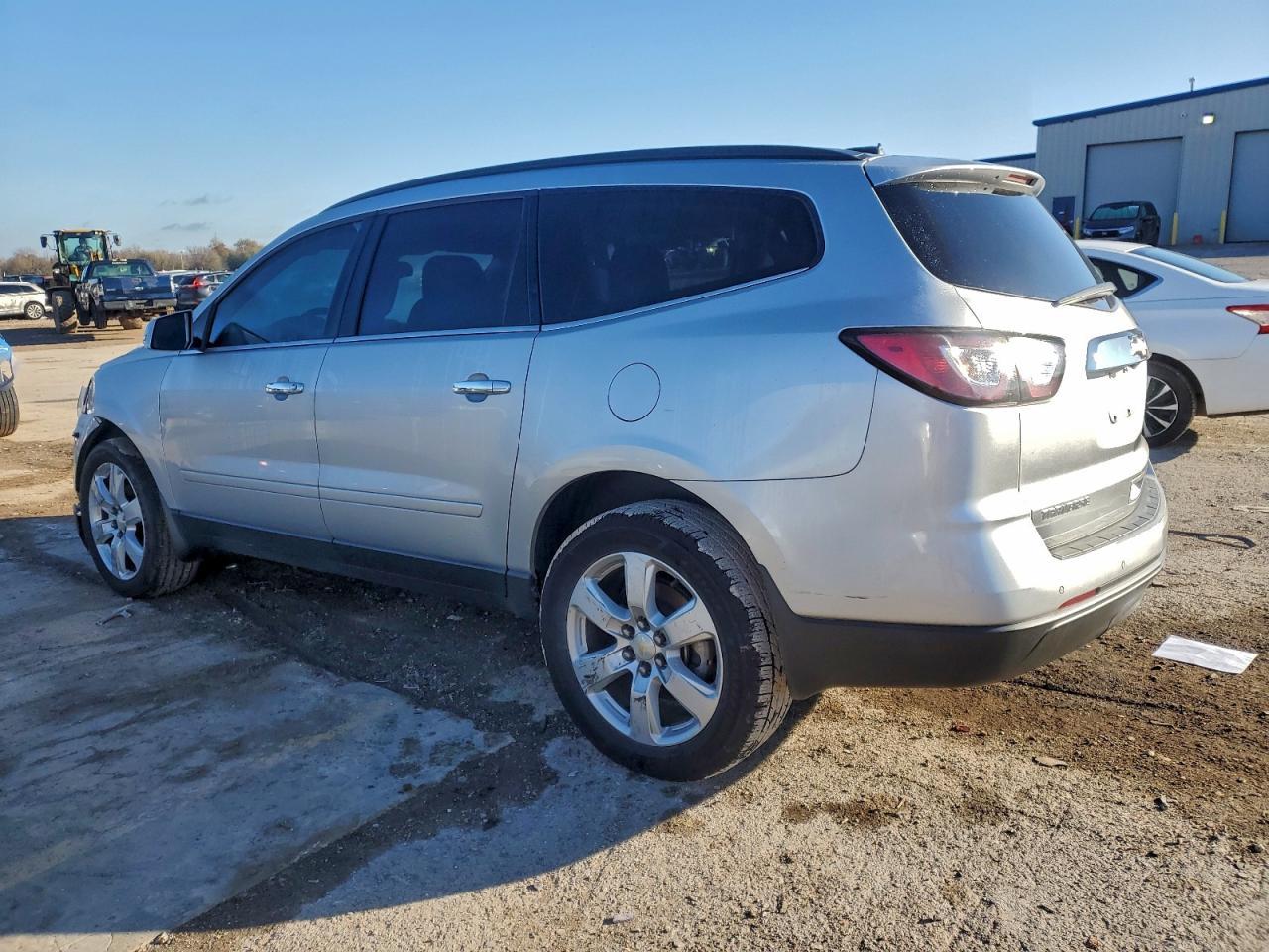2017 Chevrolet Traverse Lt - Фото 2