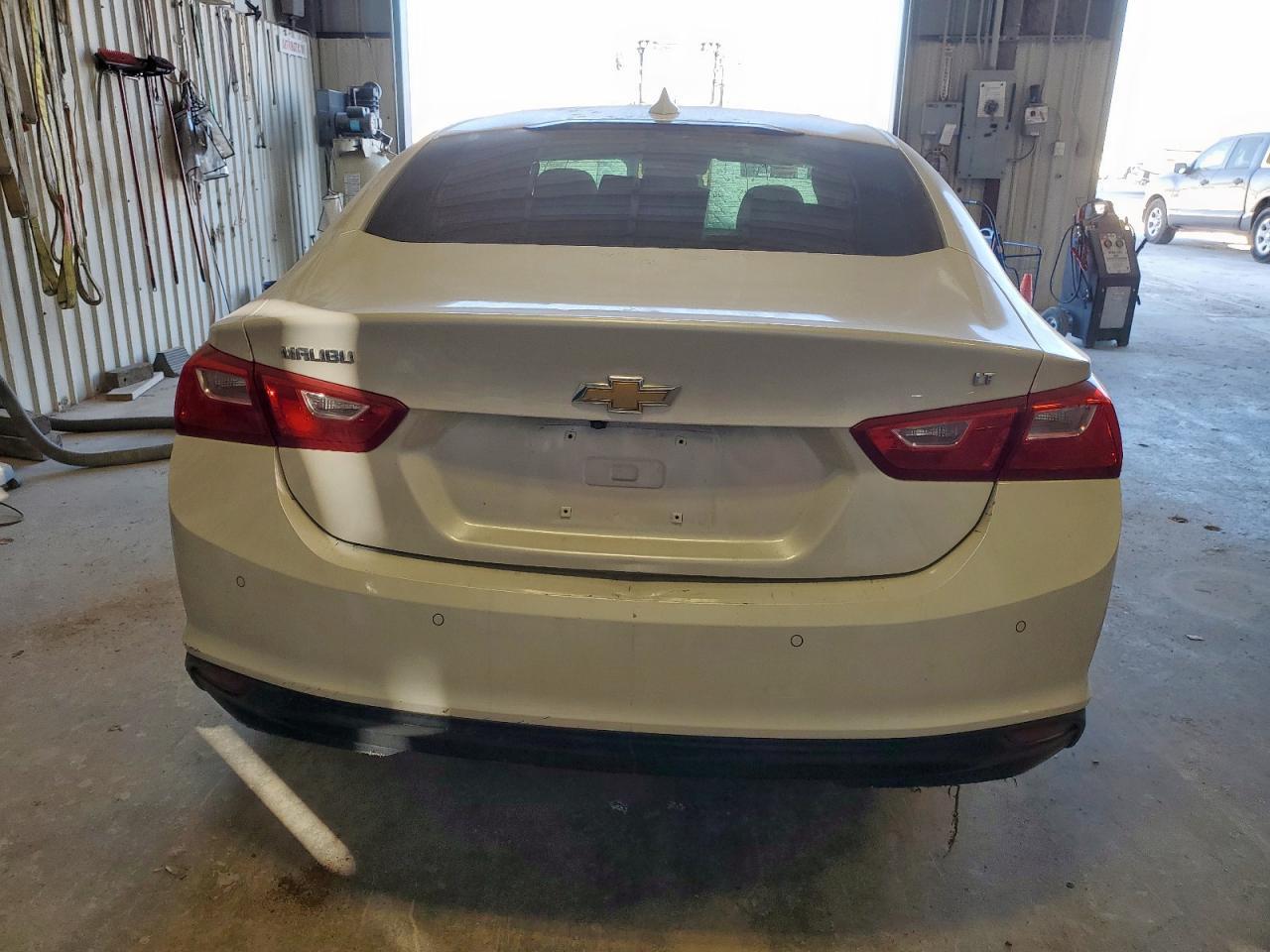 2017 Chevrolet Malibu Lt - Image 6