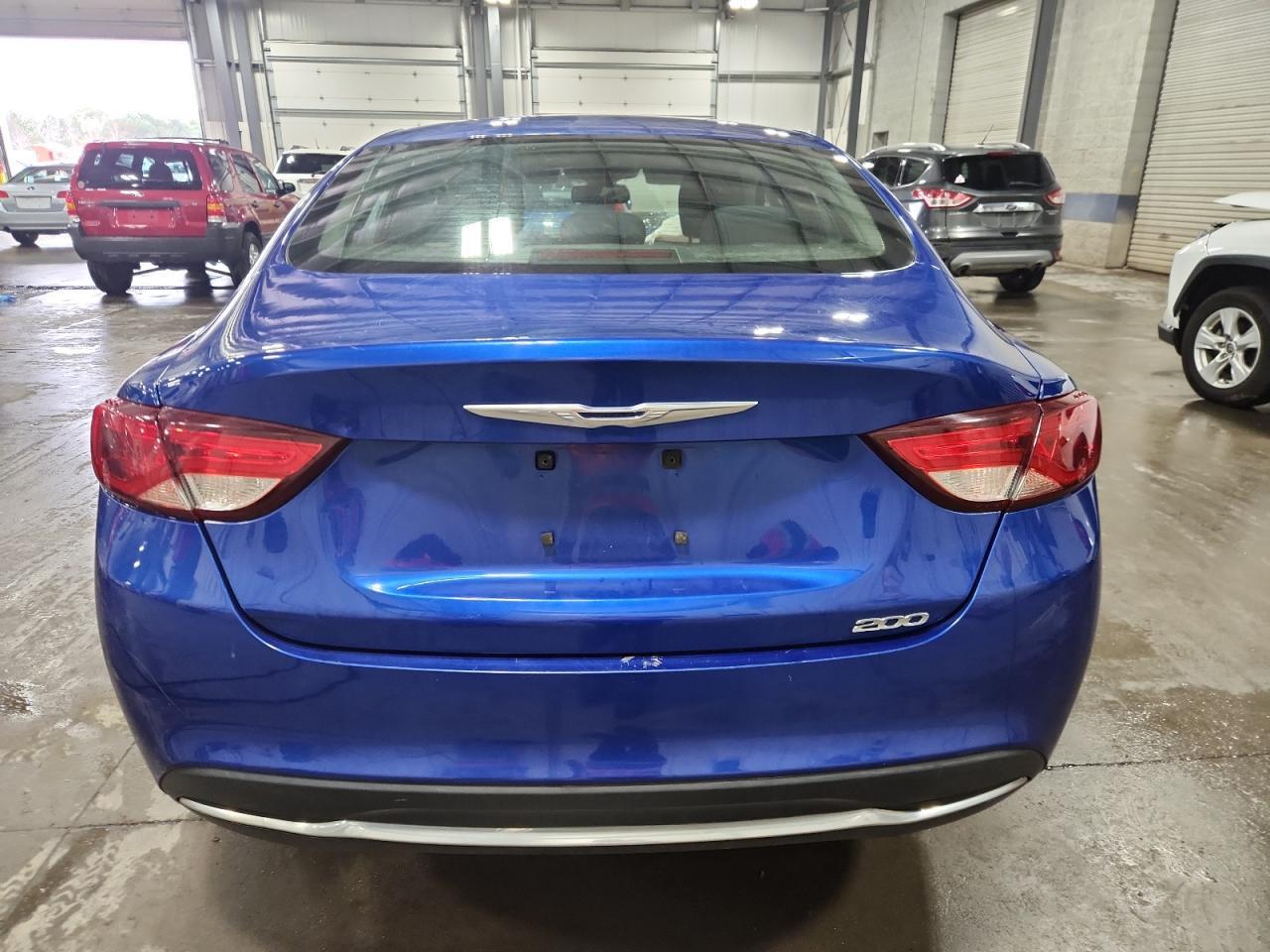 2015 Chrysler 200 Limited - Фото 6