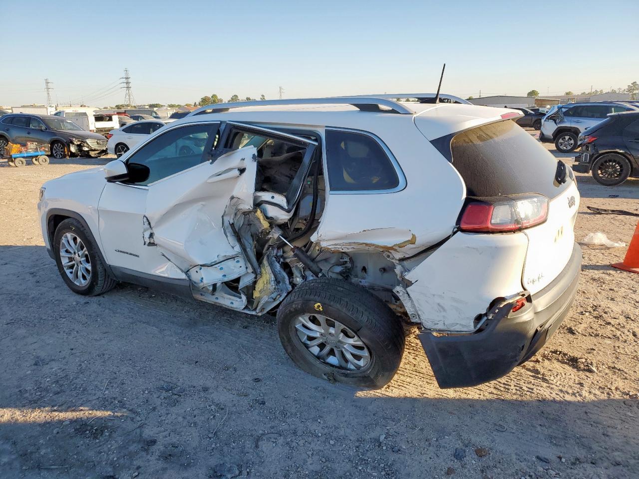 2019 Jeep Cherokee Latitude - Фото 2