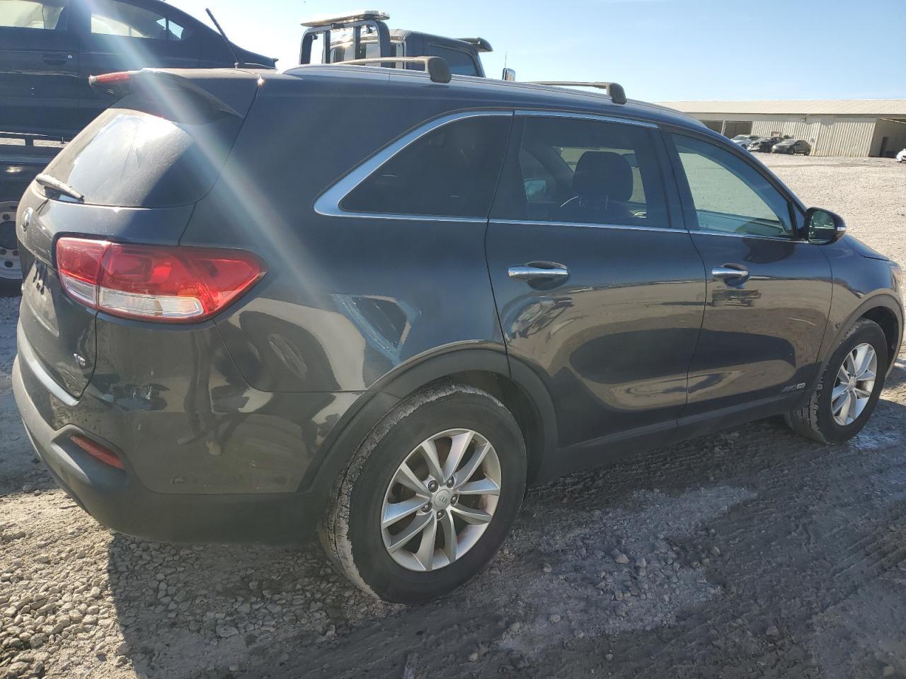 2017 Kia Sorento Lx - Image 3