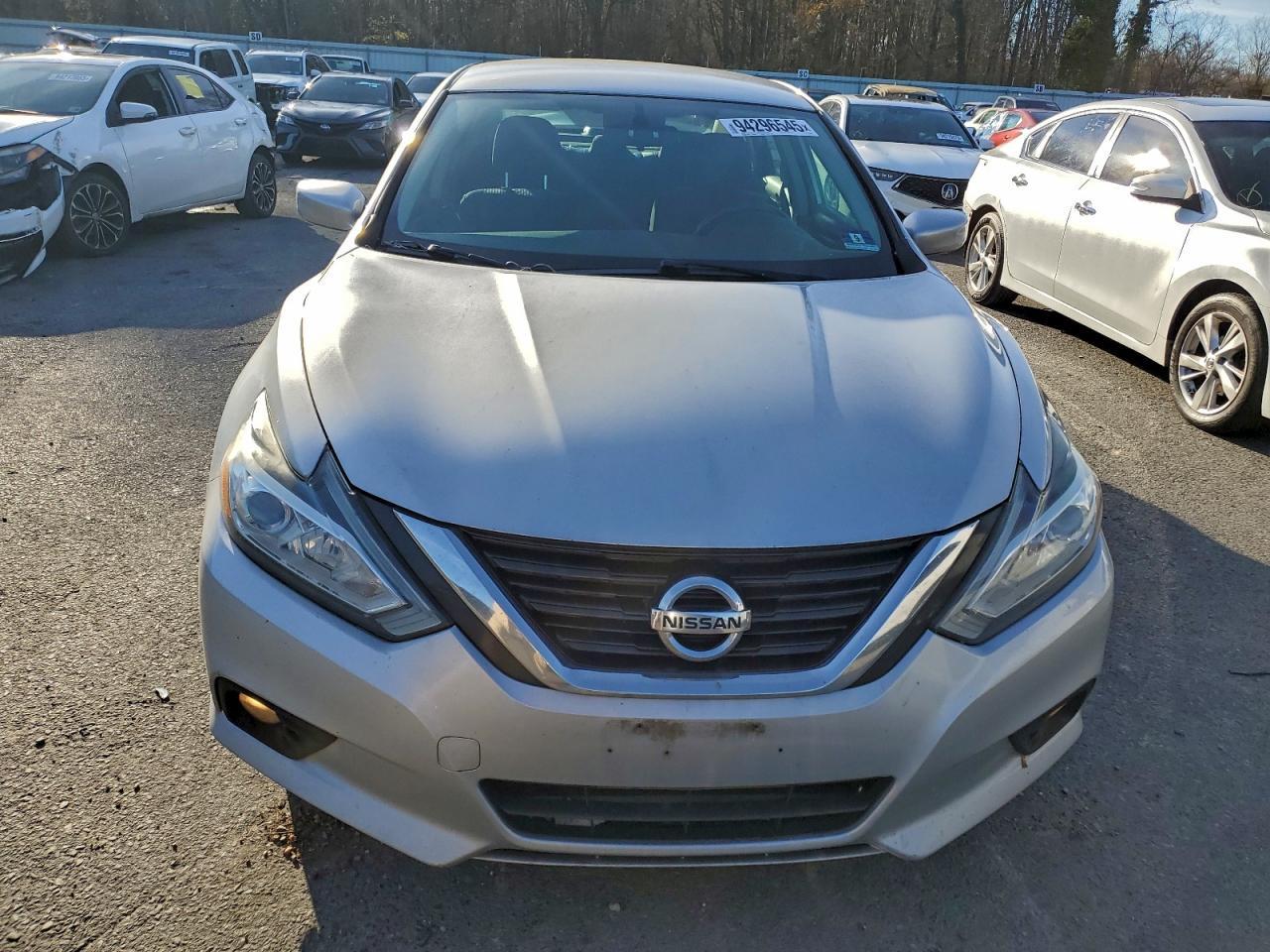 2017 Nissan Altima 2.5 - Image 5