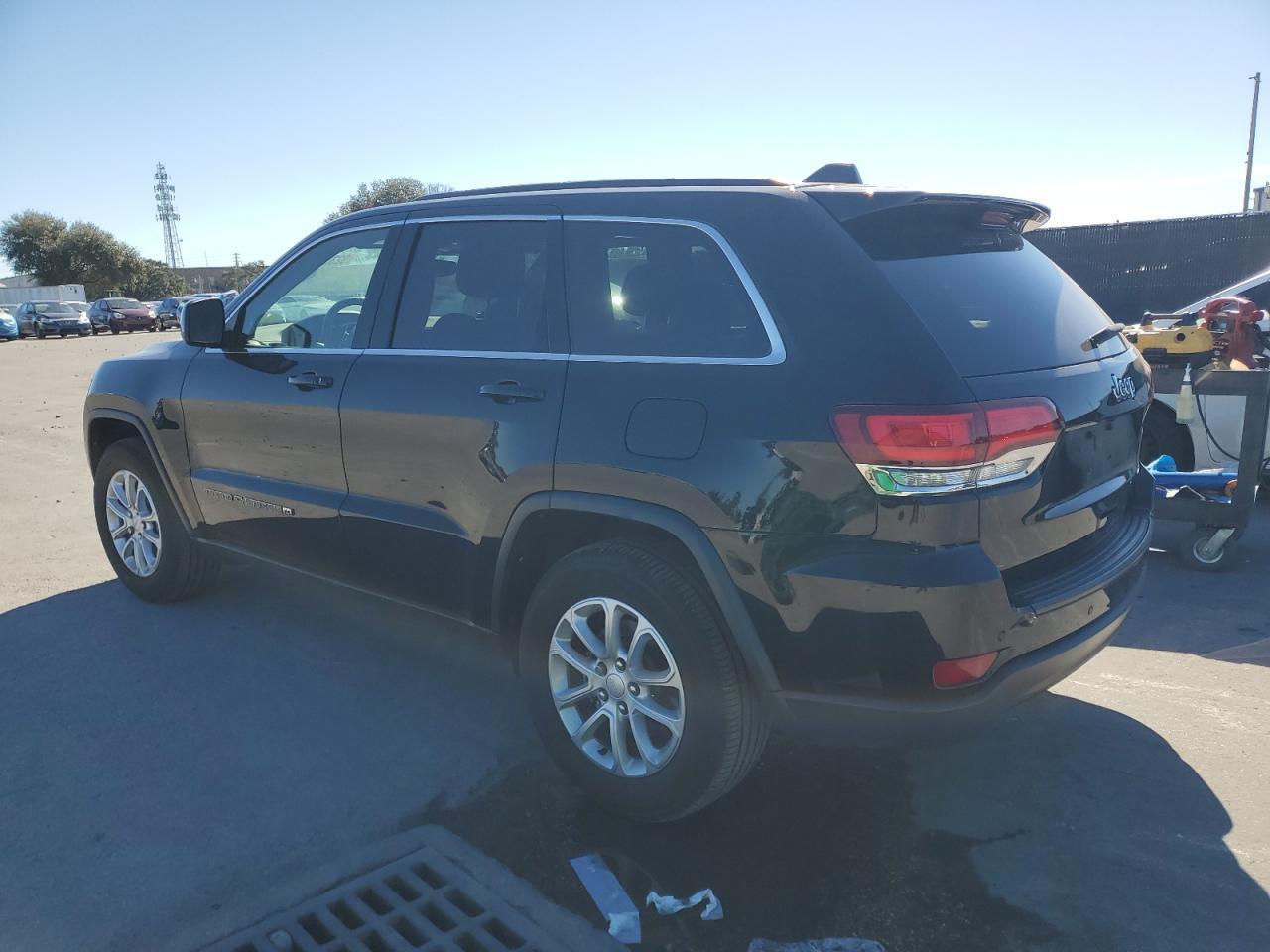2022 Jeep Grand Cherokee Laredo E - Image 2