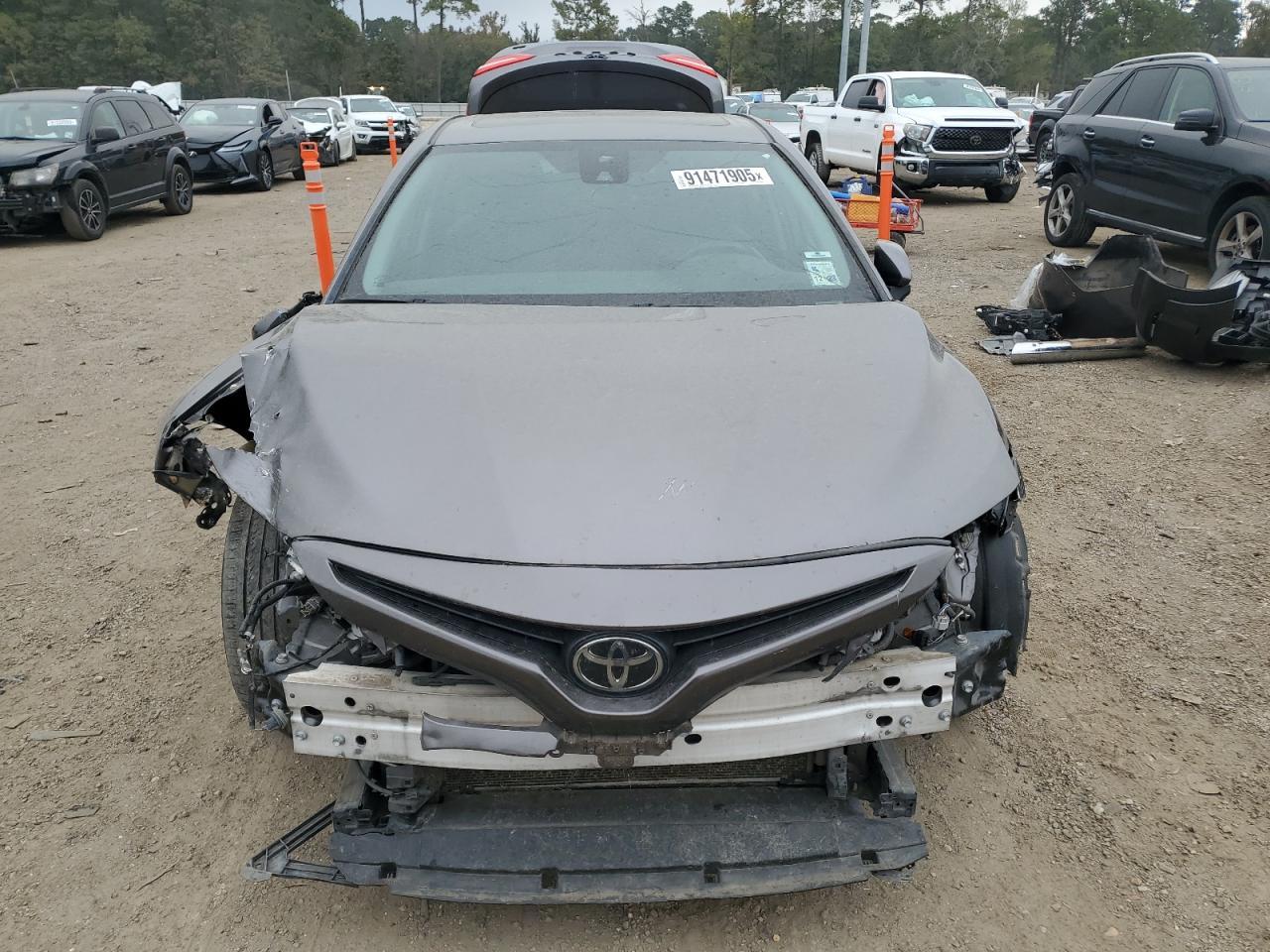 2020 Toyota Camry Se - Фото 5