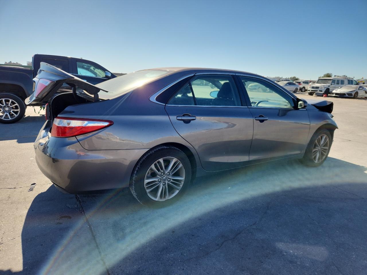 2017 Toyota Camry Le - Фото 3