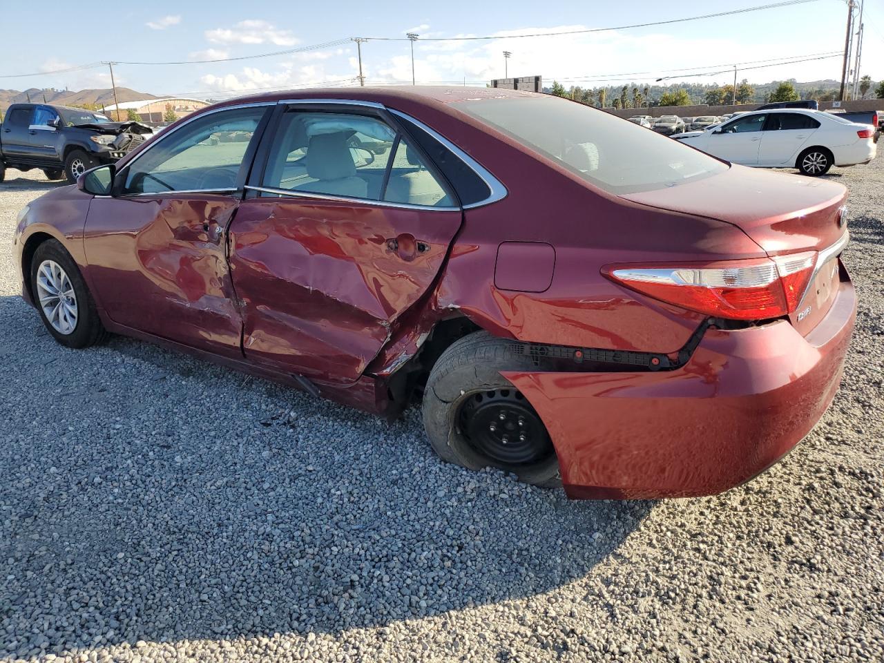2015 Toyota Camry Le - Фото 2