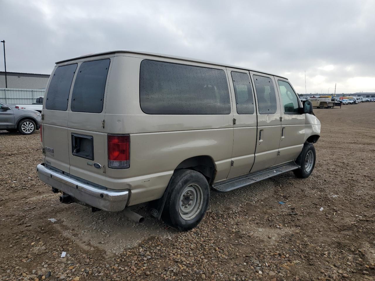 2013 Ford Econoline E350 Super Duty Wagon - Фото 3