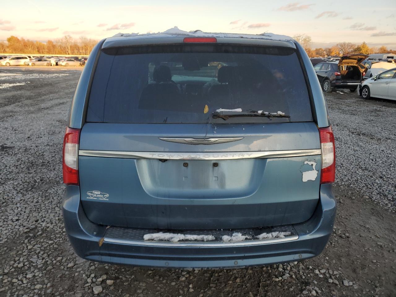 2012 Chrysler Town & Country Touring L - Фото 6