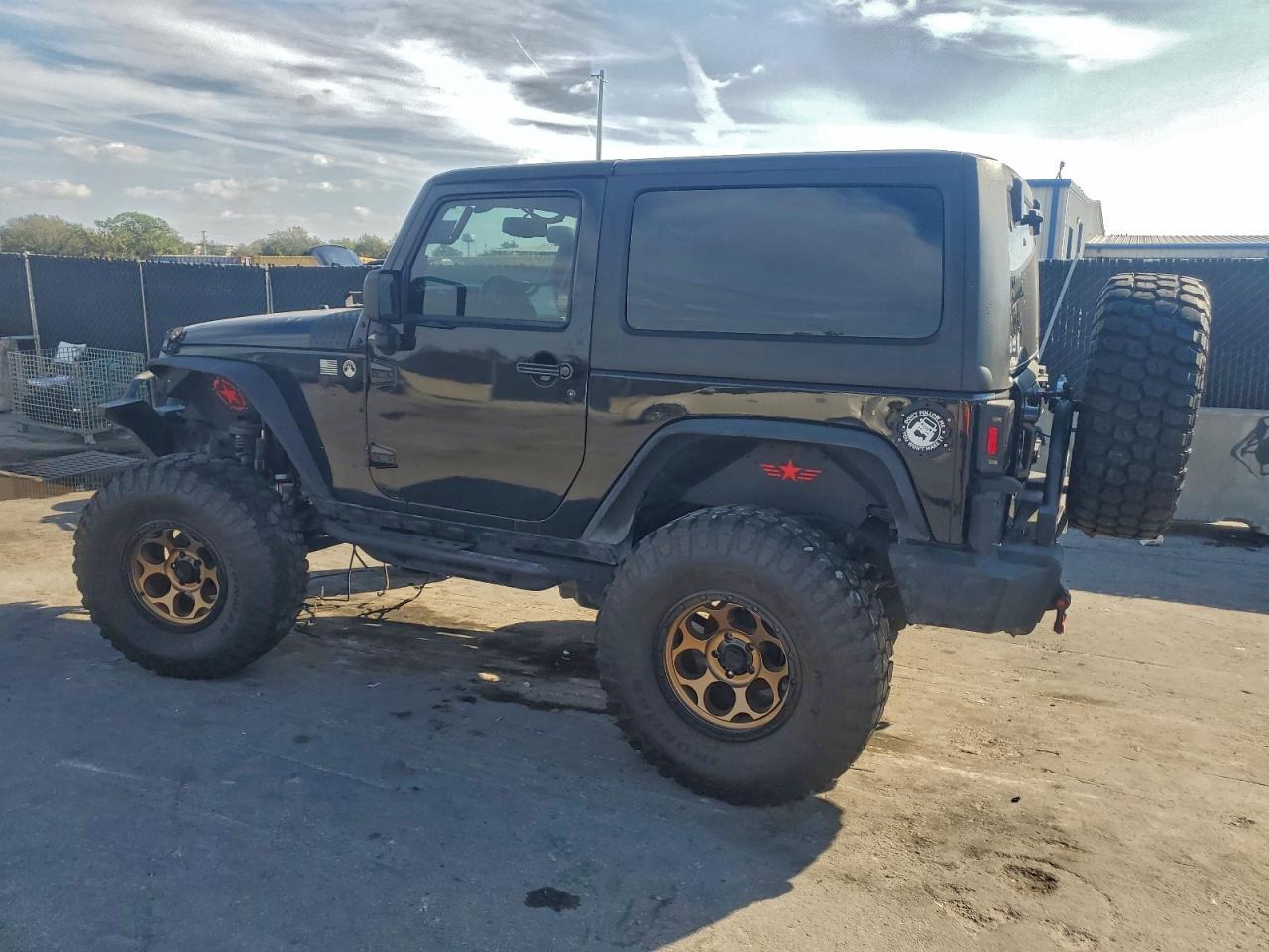 2016 Jeep Wrangler Sahara - Фото 2