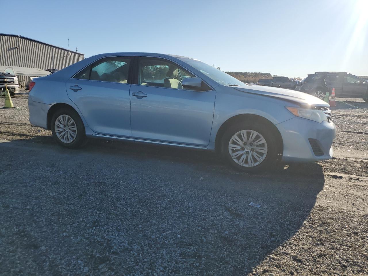 2012 Toyota Camry Le - Фото 4
