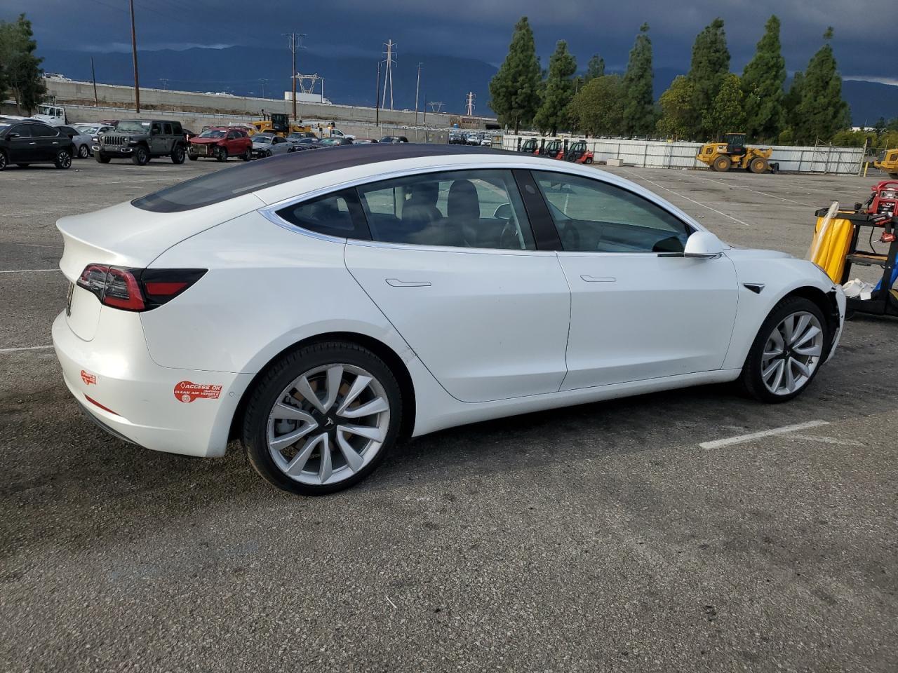 2018 Tesla Model 3 - Image 3