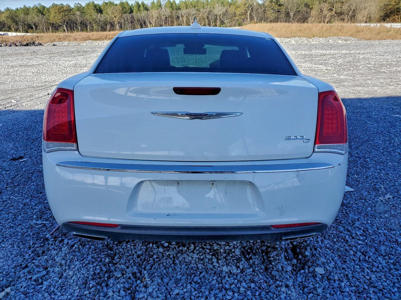 2016 Chrysler 300C - Image 6