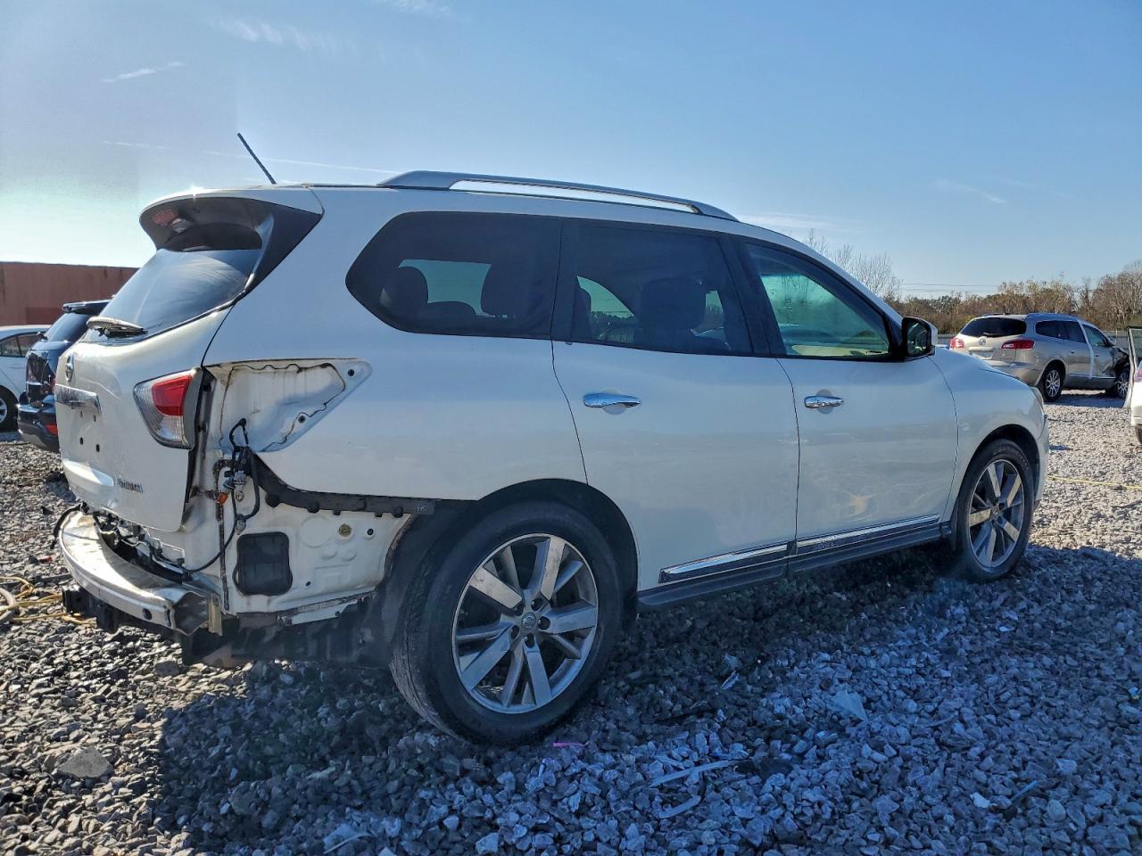 2014 Nissan Pathfinder S - Image 3
