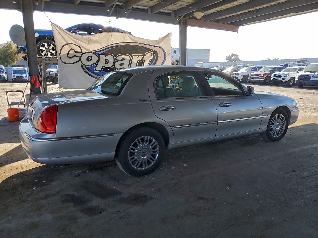 2007 Lincoln Town Car Signature Limited - Фото 3