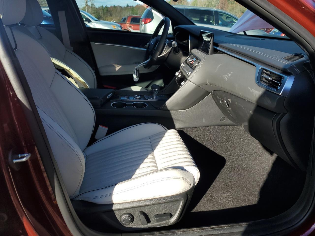 2025 Genesis G70 Base - Image 7