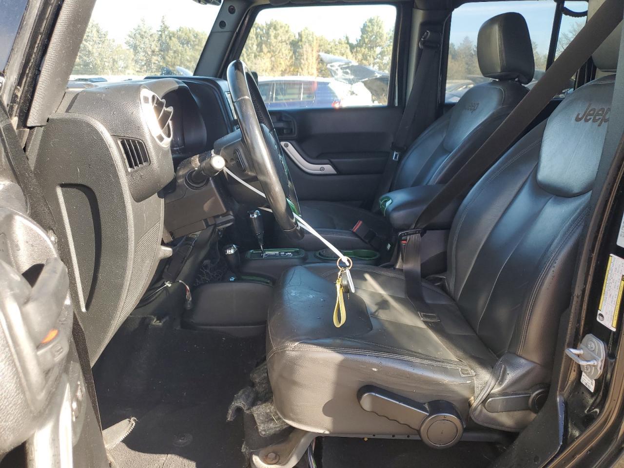 2016 Jeep Wrangler Unlimited Sahara - Image 7