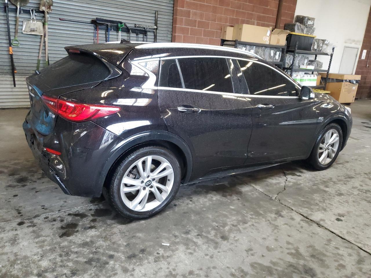 2017 Infiniti Qx30 Base - Image 3