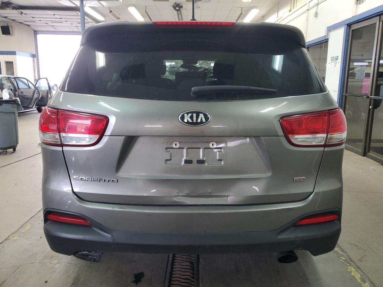 2017 Kia Sorento Lx - Image 6