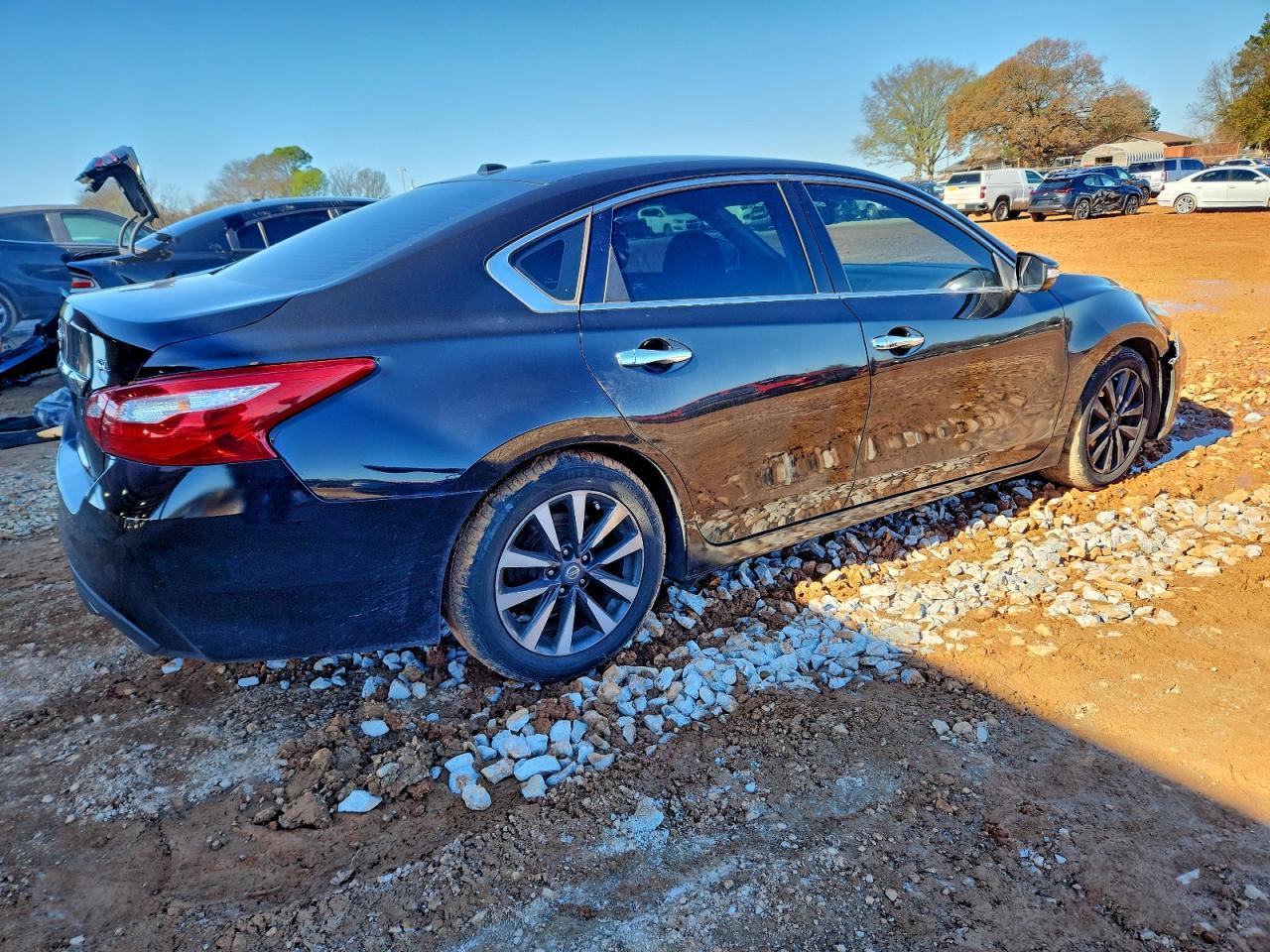 2017 Nissan Altima 2.5 - Image 3