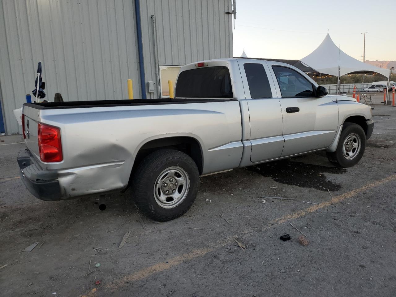 2005 Dodge Dakota St - Image 3