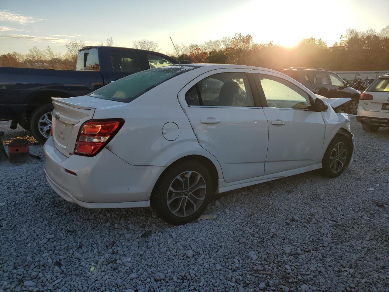 2019 Chevrolet Sonic Lt - Фото 3