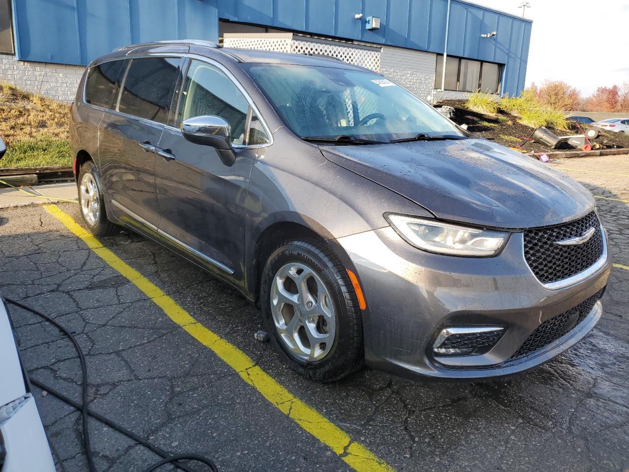 2021 Chrysler Pacifica Limited - Image 4