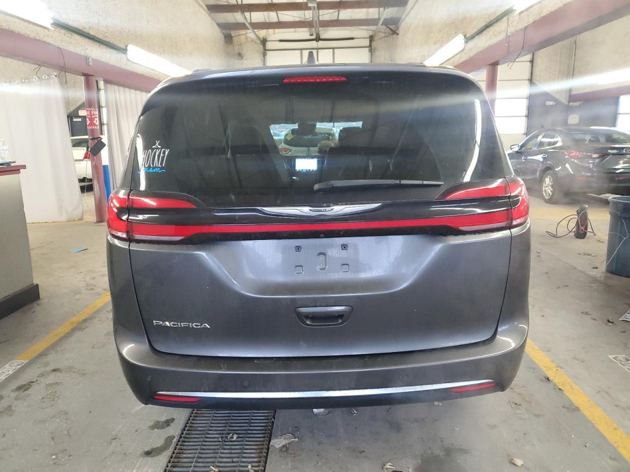 2022 Chrysler Pacifica Touring L - Image 6