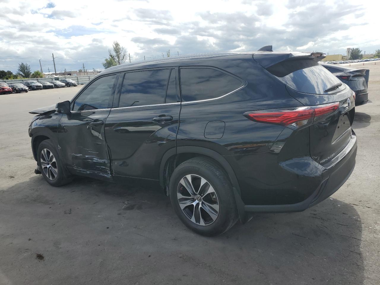 2022 Toyota Highlander Xle - Image 2