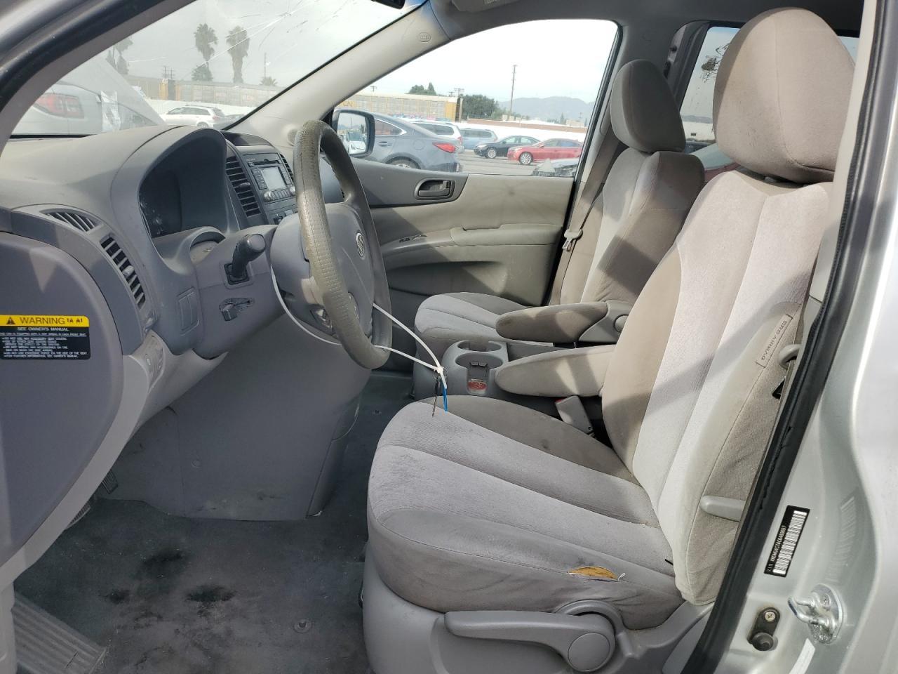 2012 Kia Sedona Lx - Image 7