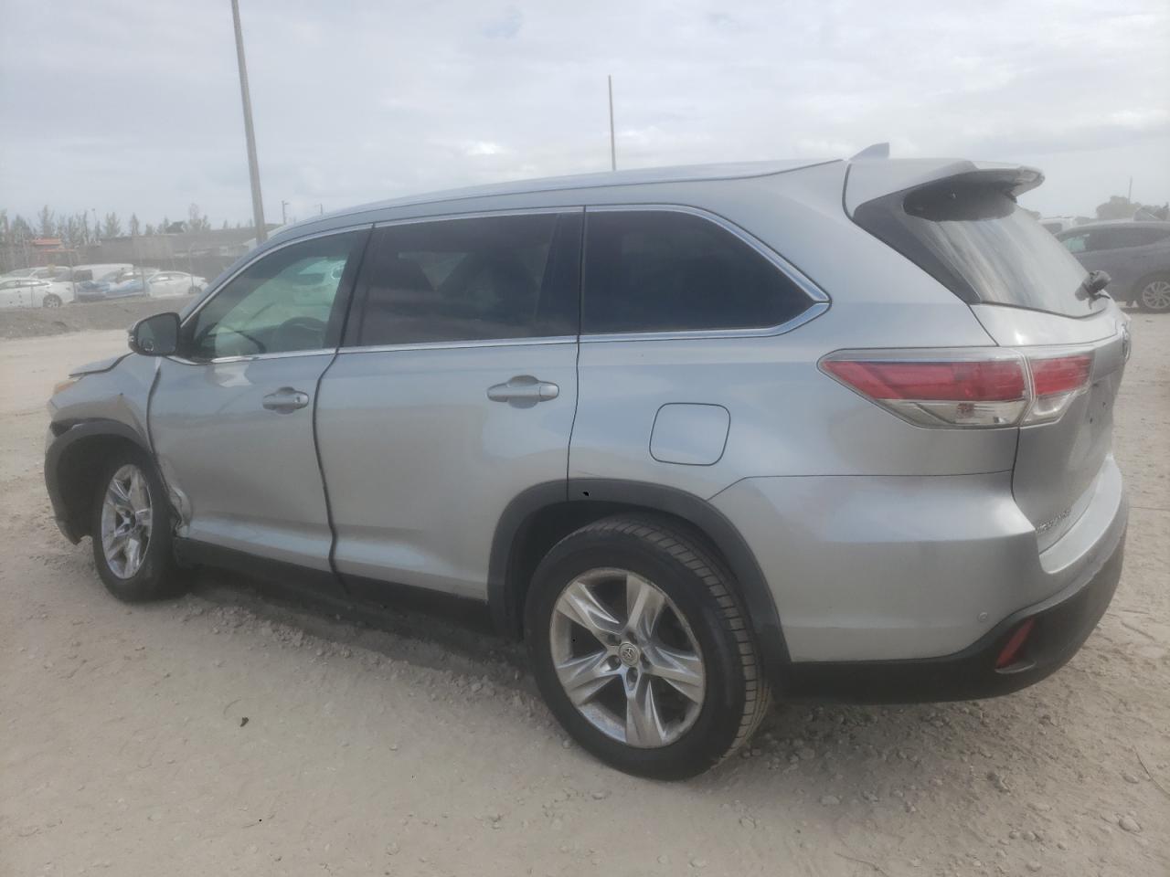 2015 Toyota Highlander Limited - Image 2