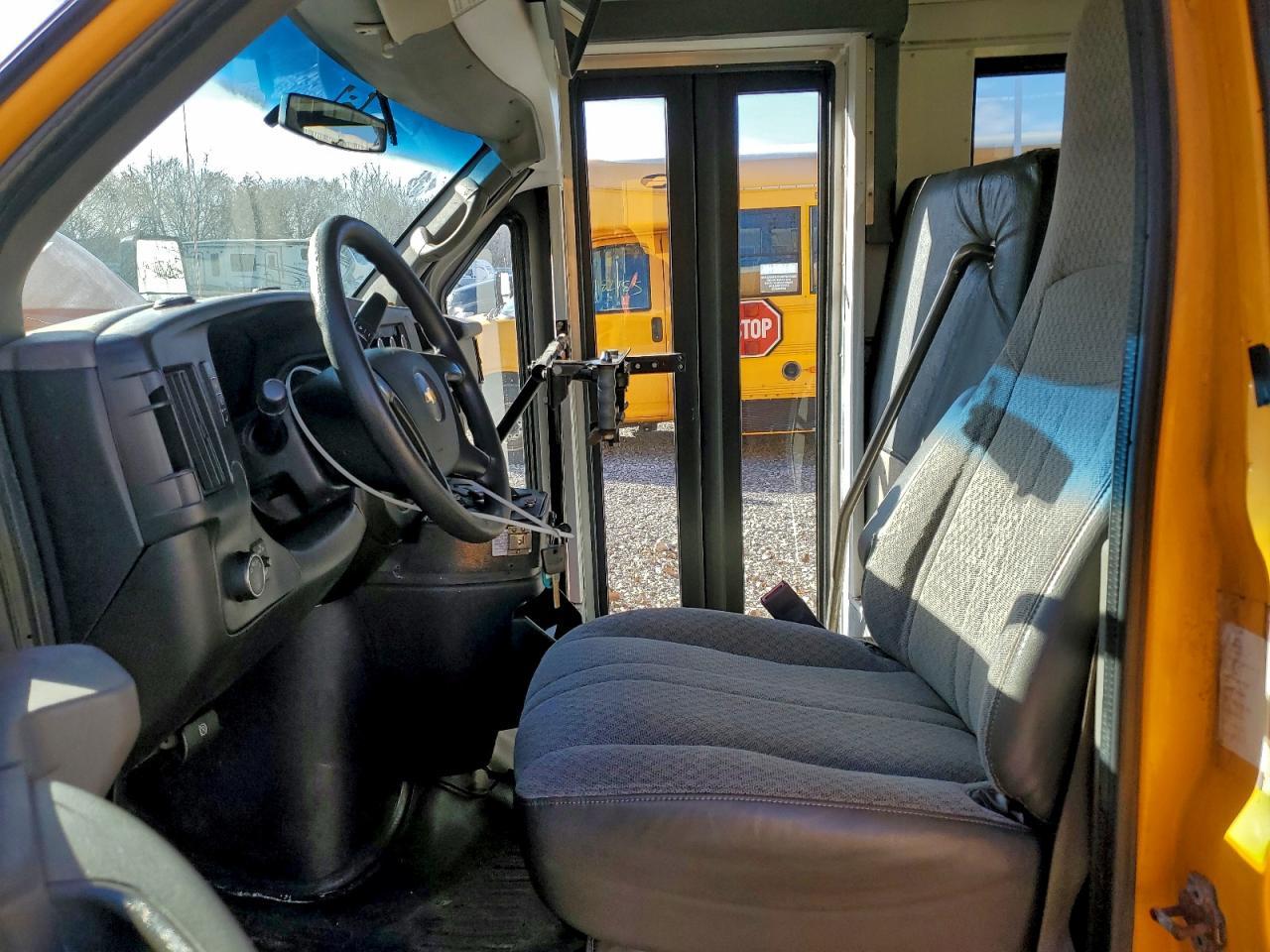 2015 Chevrolet Express School Bus - Фото 5