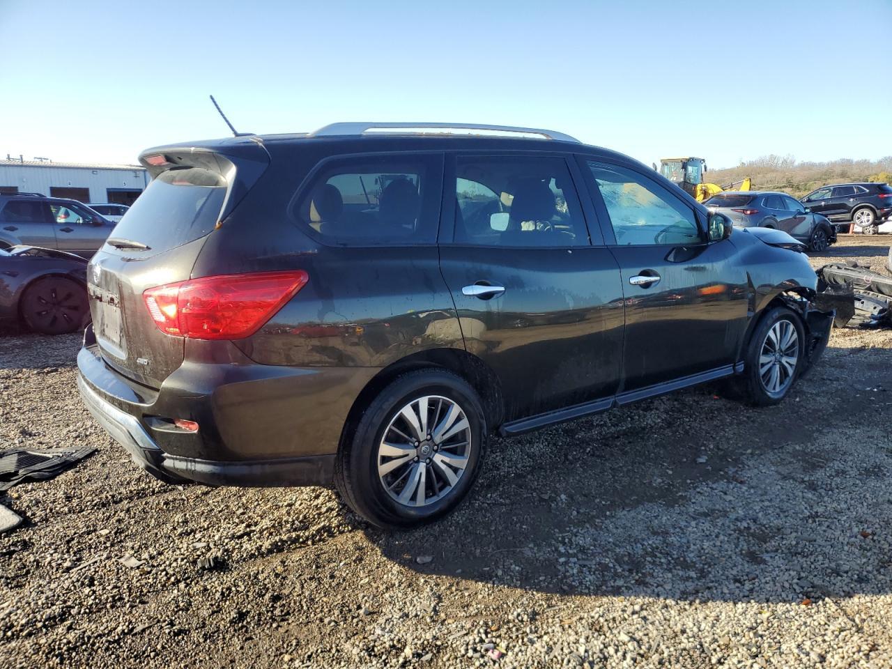 2017 Nissan Pathfinder S - Фото 3