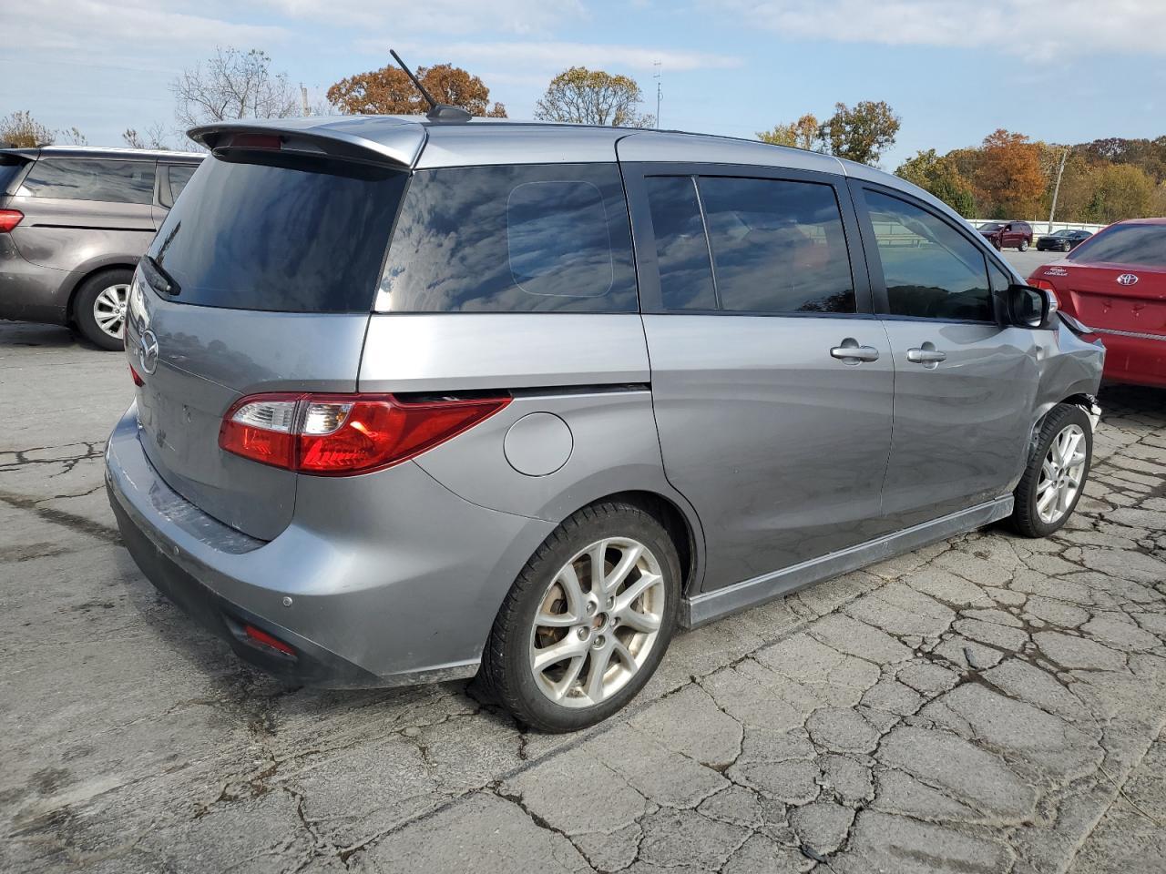 2015 Mazda 5 Grand Touring - Image 3