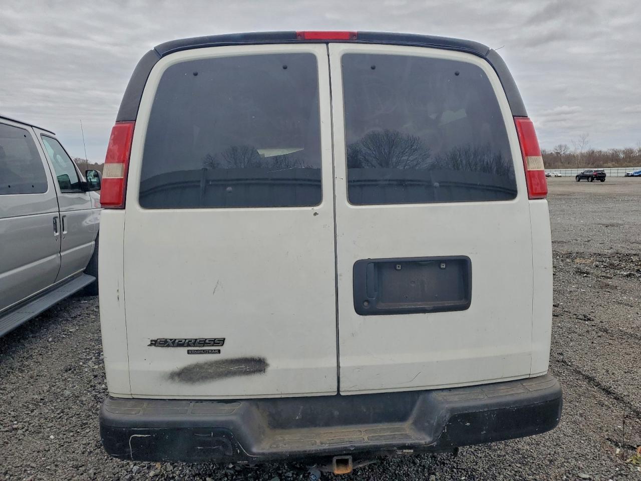 2016 Chevrolet Express G3500 Ls - Фото 6