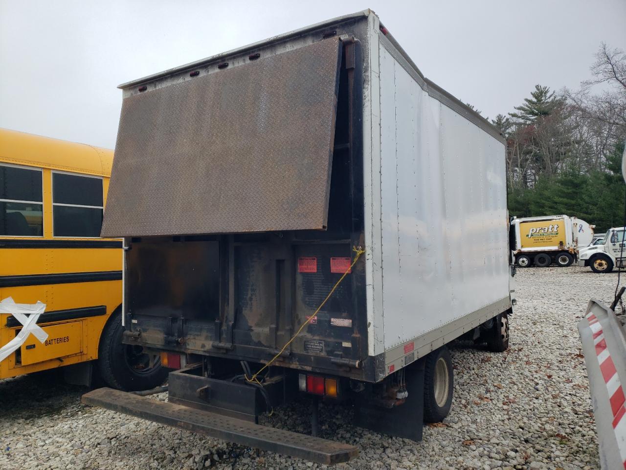 2009 Isuzu Npr Box Truck - Фото 3