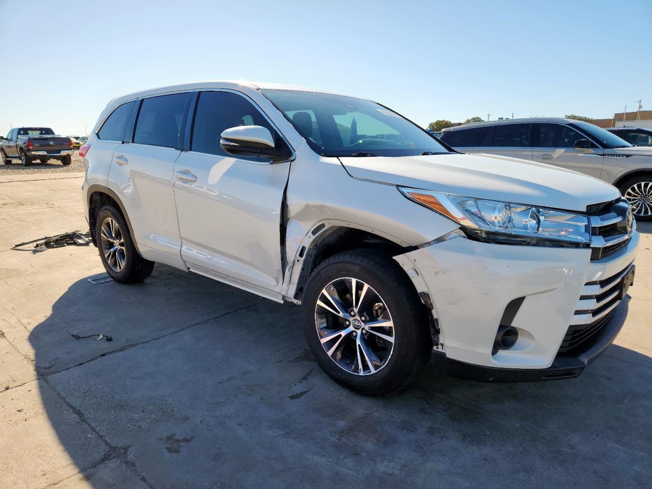 2018 Toyota Highlander Le - Image 4